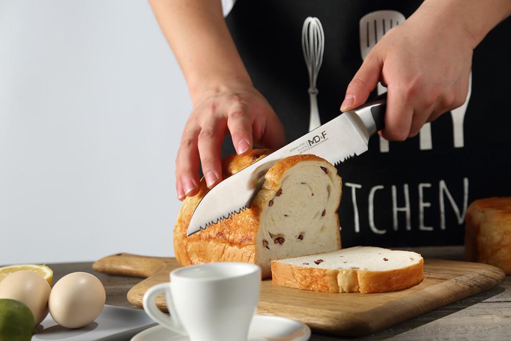 coltello da pane seghettato