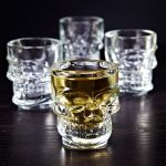 teschio in bicchiere da whisky