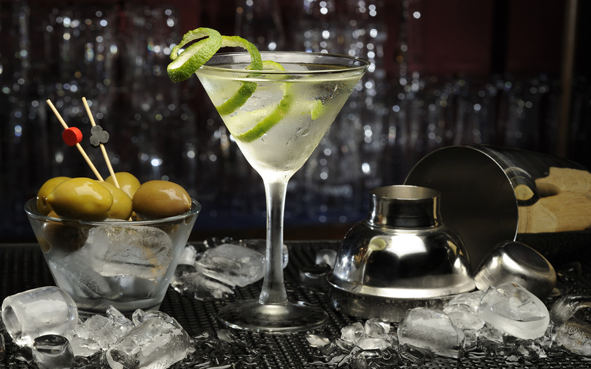 bicchiere da martini con ghiaccio