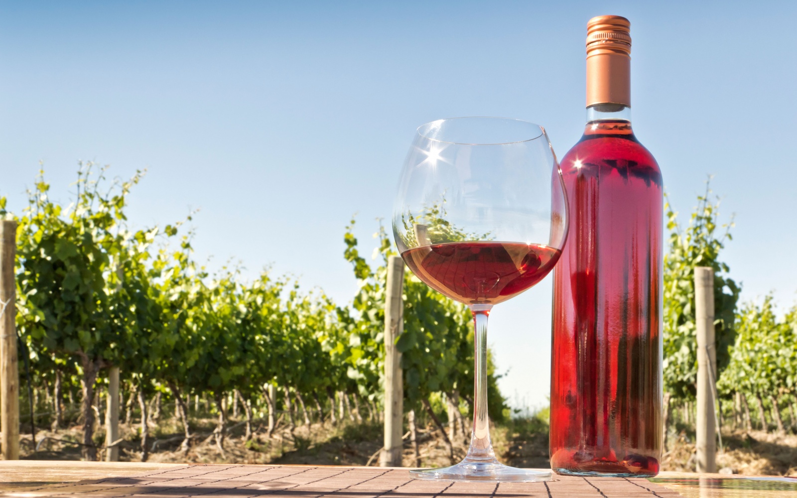 Bicchiere di vino rosato