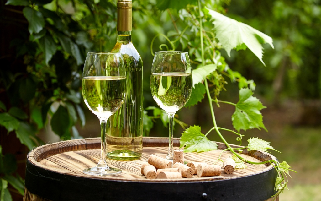 Bicchieri di vino bianco