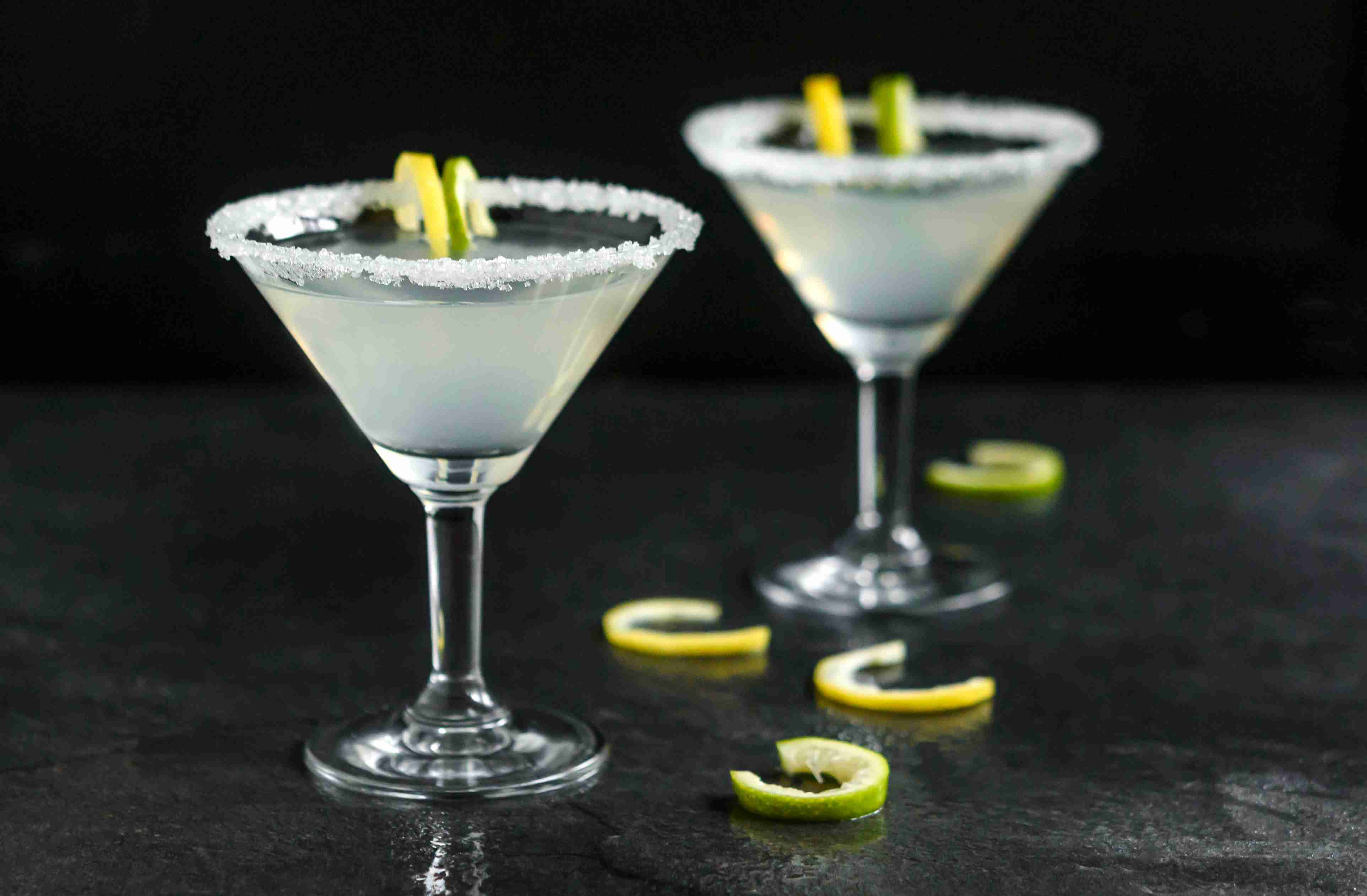 bicchieri da martini con zucchero