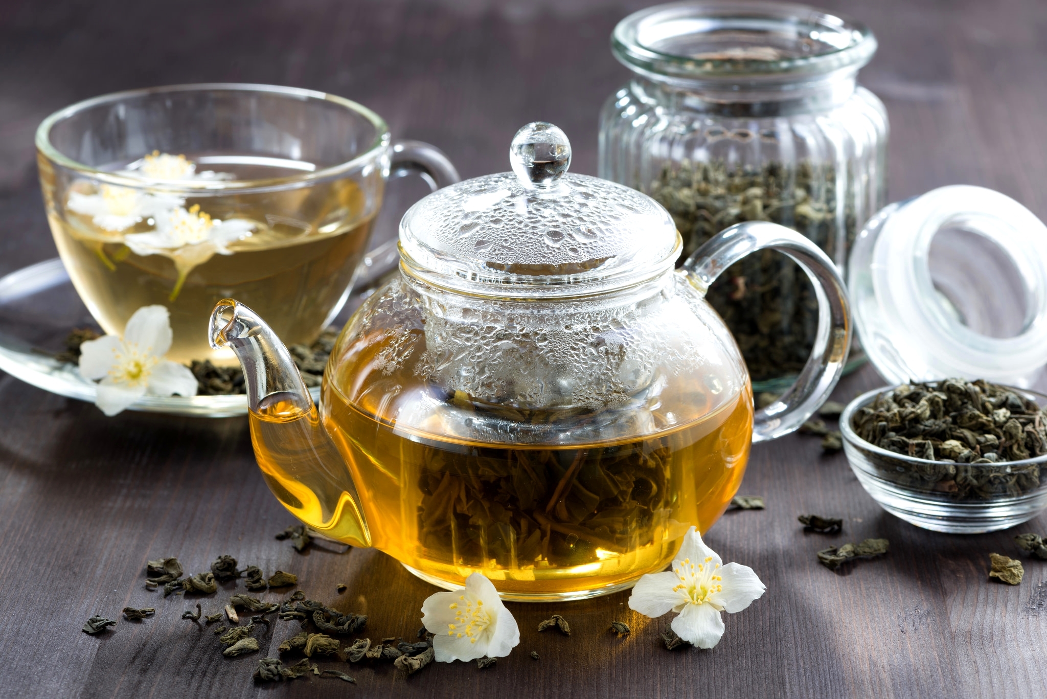 Teiera con tè verde
