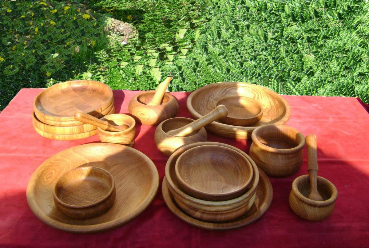 utensili di legno sul tavolo
