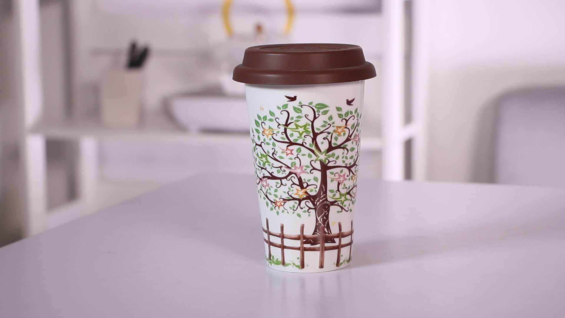 Tazza con coperchio in silicone