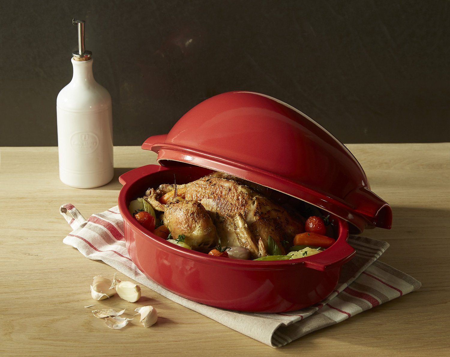 Arrostitore in ceramica con pollo Arrostitore in ceramica con pollo