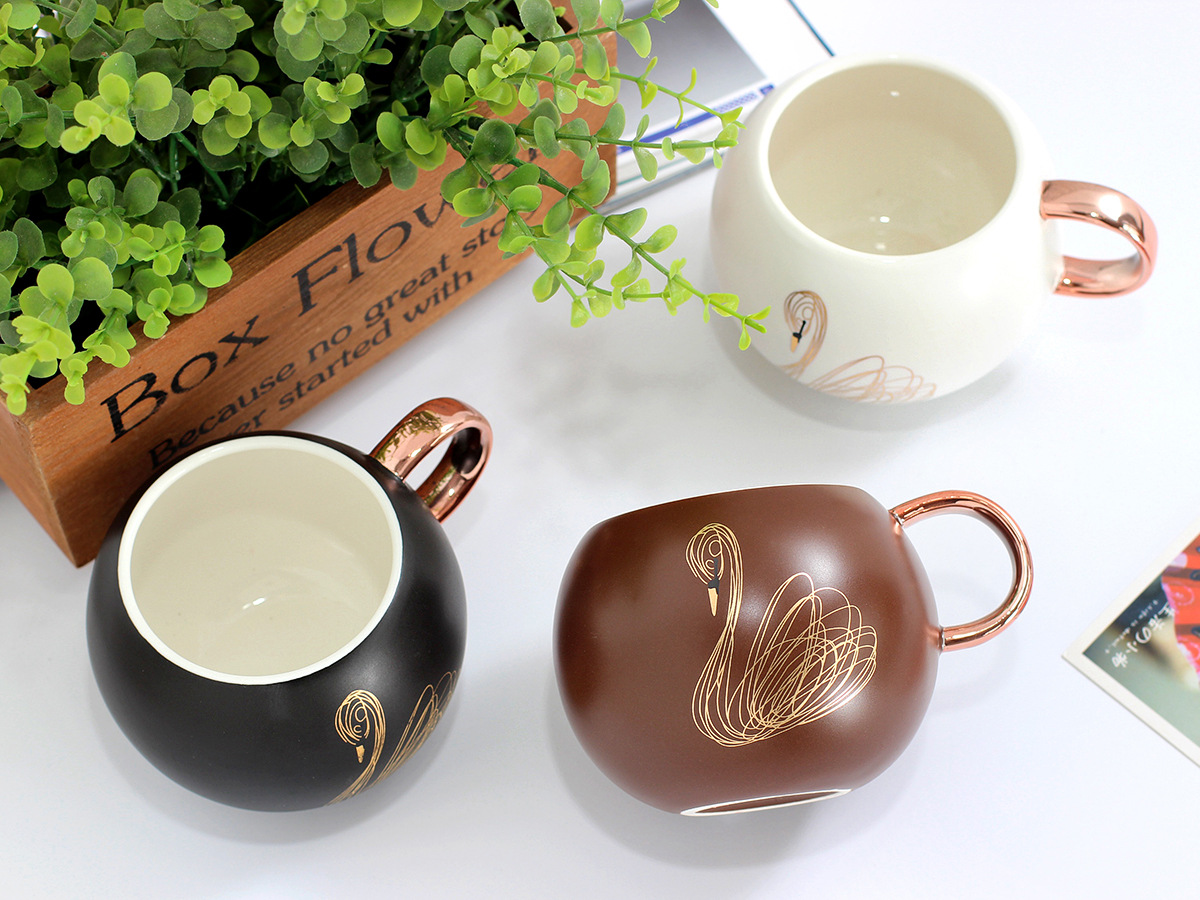 tazze in ceramica con motivo
