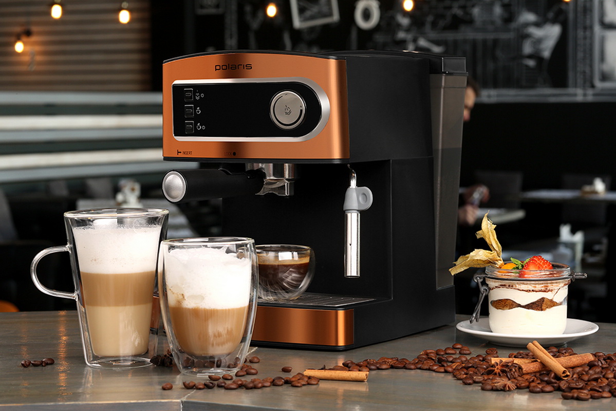 macchina per il caffè con cappuccinatore