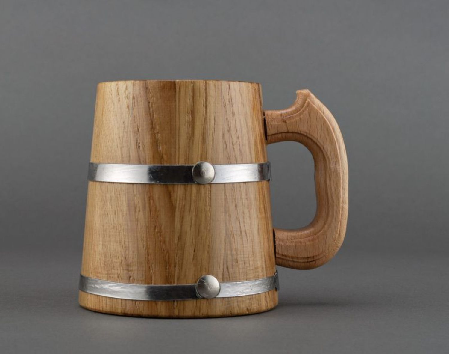 boccale di birra in legno
