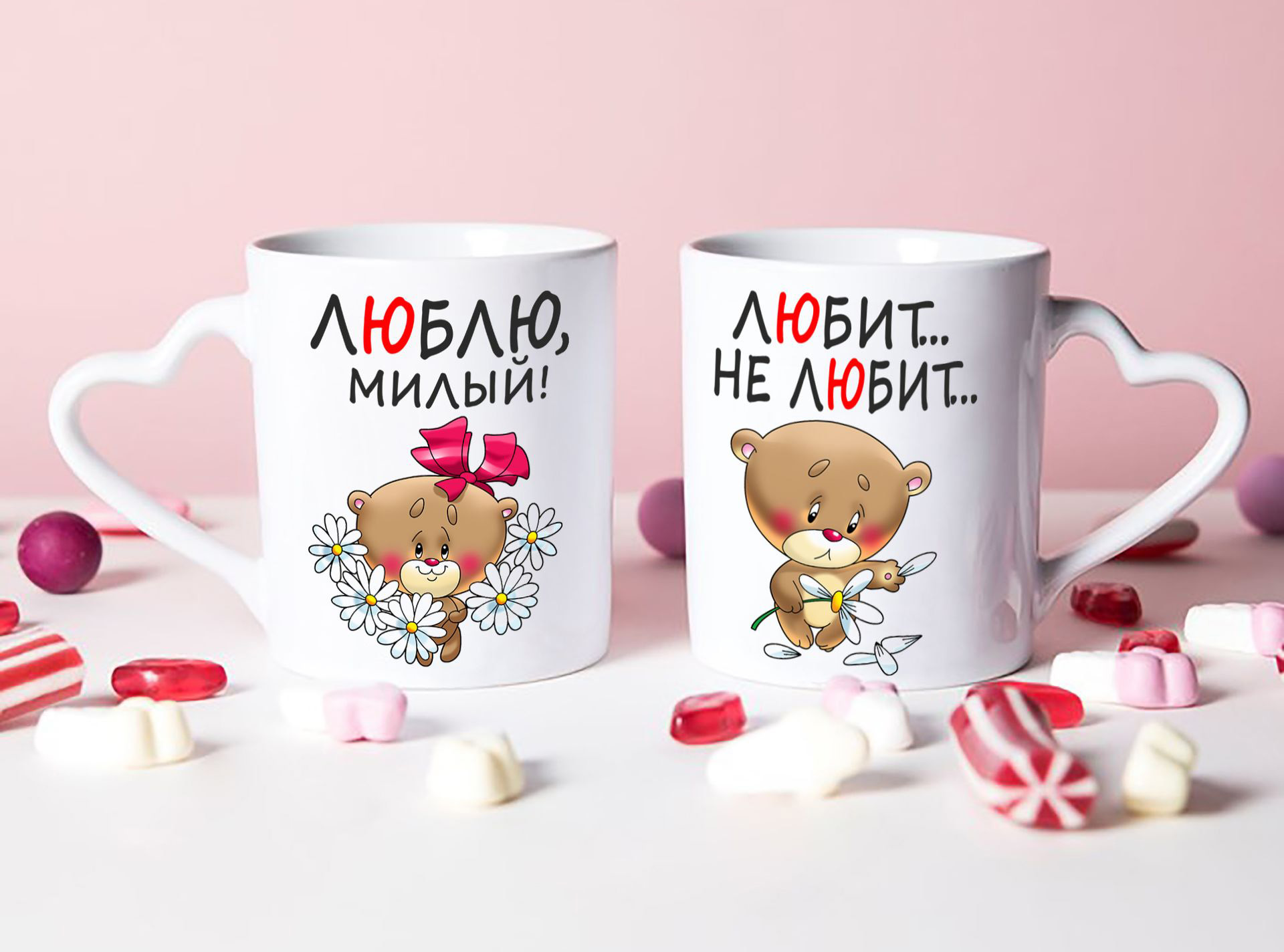 Tazze con manici a forma di cuore