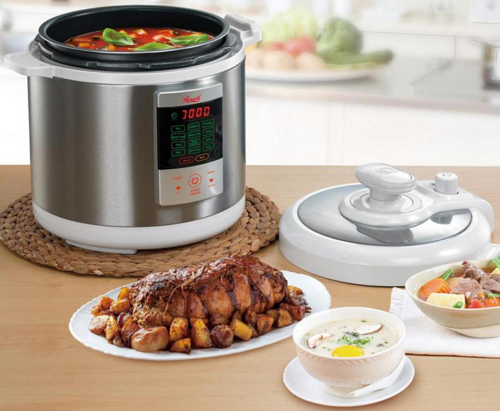 Multicooker - pentola a pressione con cibo