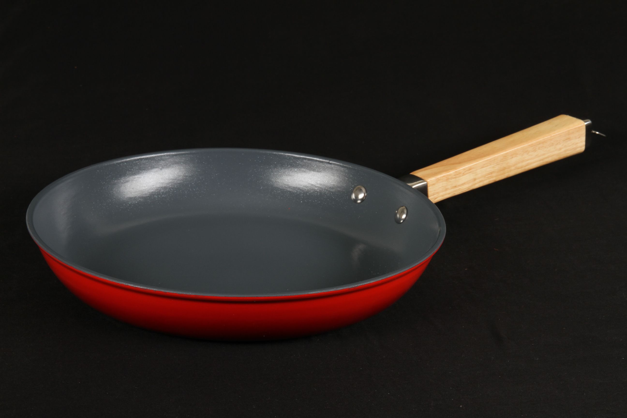 padella in ghisa con rivestimento ceramico