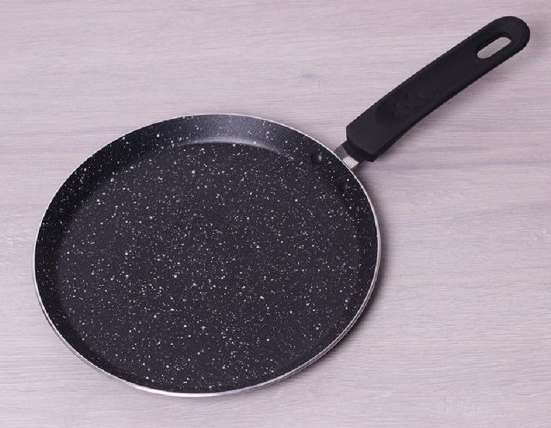 padella con rivestimento antiaderente in marmo