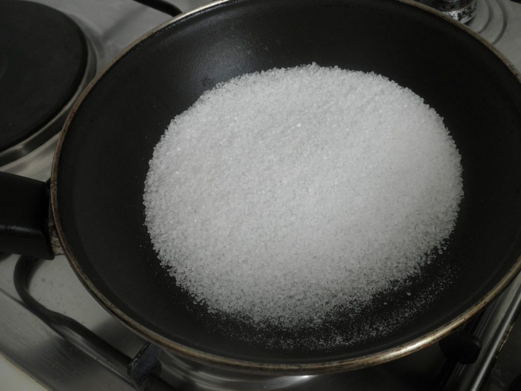 padella con sale
