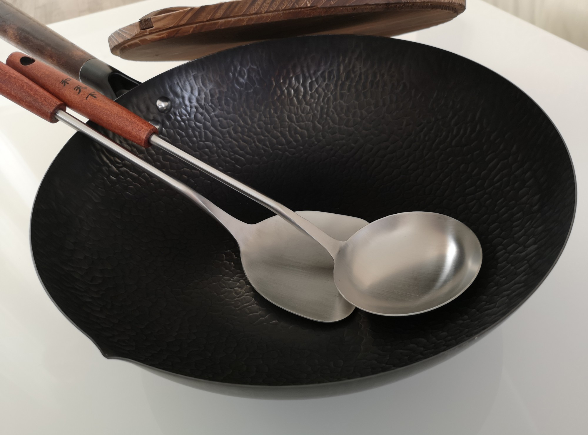 Padella wok in acciaio al carbonio