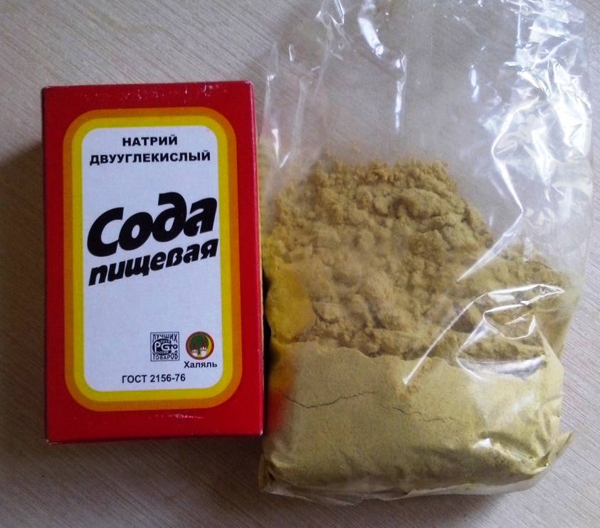 pulire una padella con soda e senape