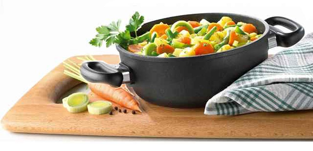 Padella AMT Gastroguss con cibo