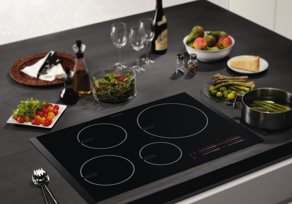 Foto del piano cottura in vetroceramica in cucina