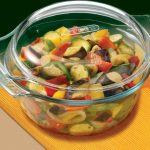 Vaso di vetro con verdure