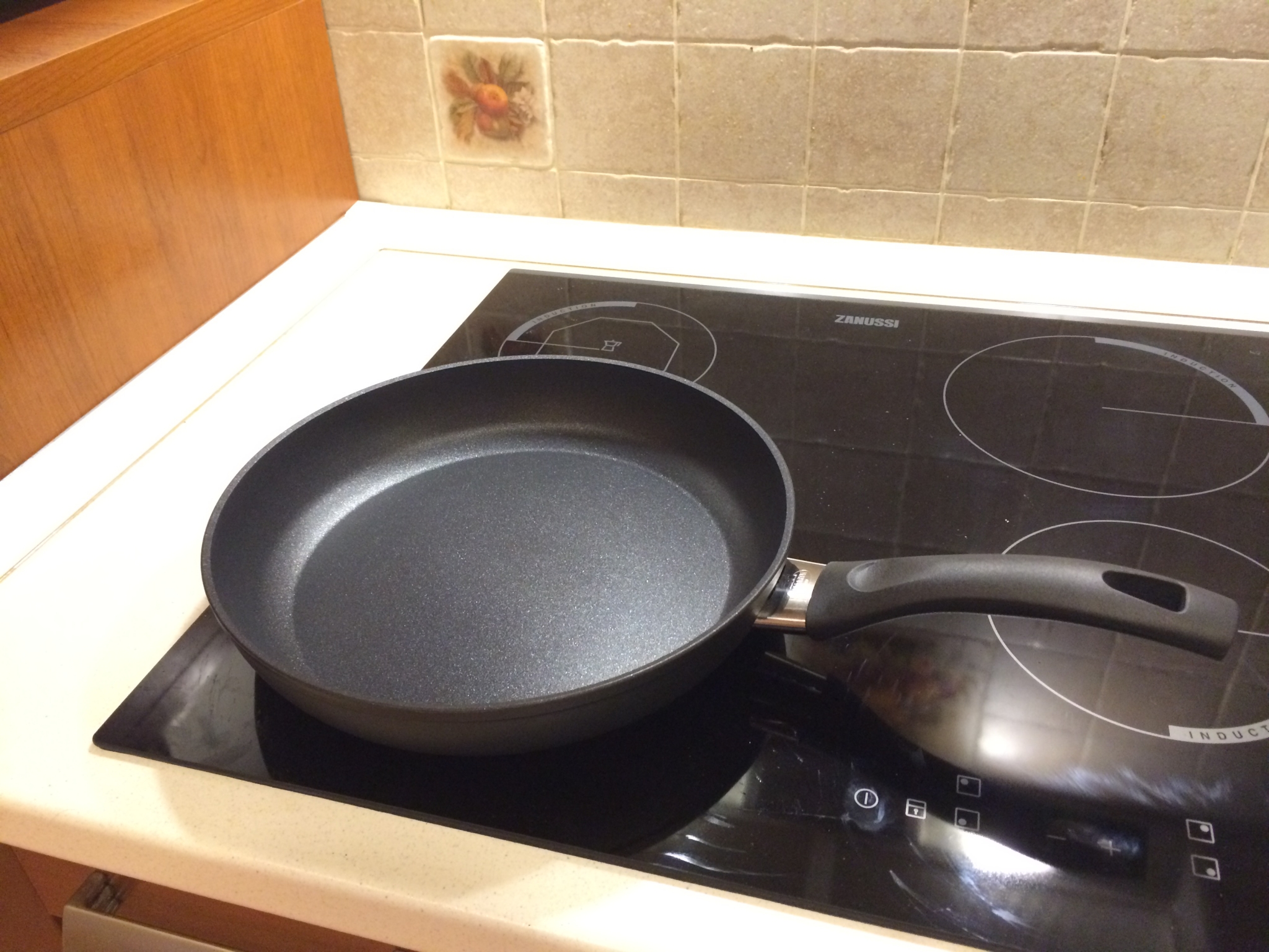 padella in teflon sul fornello
