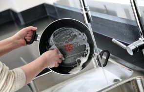 Padella rivestita in teflon