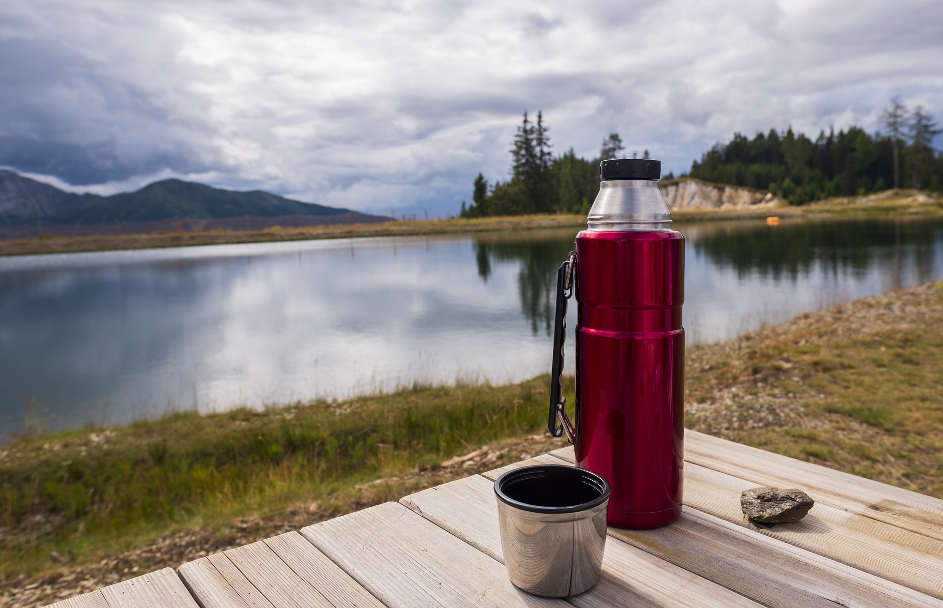 Thermos sul tavolo