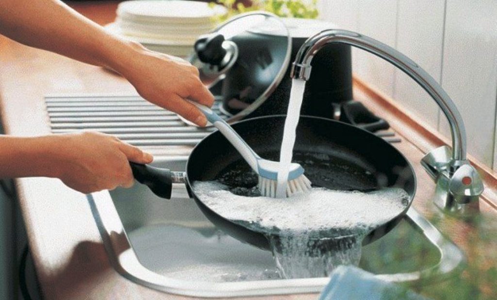 perché condire una nuova padella