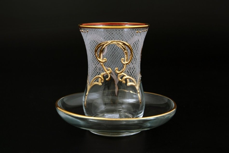armato con ornamento dorato