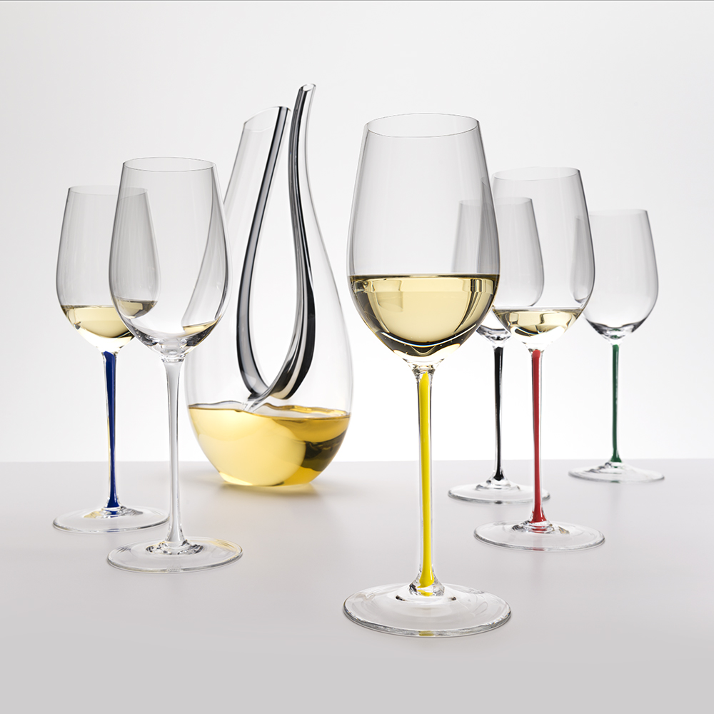 foto di bicchieri da vino bianco