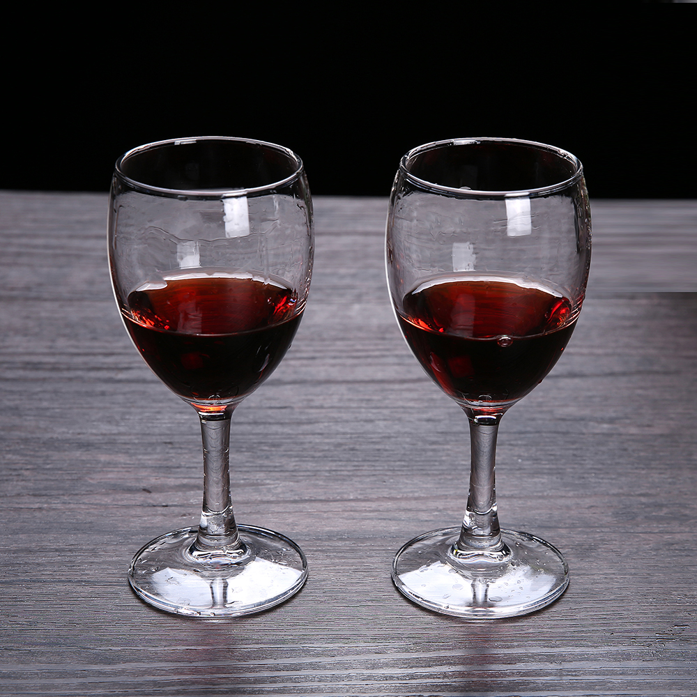 foto di bicchieri da vino rosso