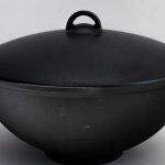 calderone con coperchio in ghisa