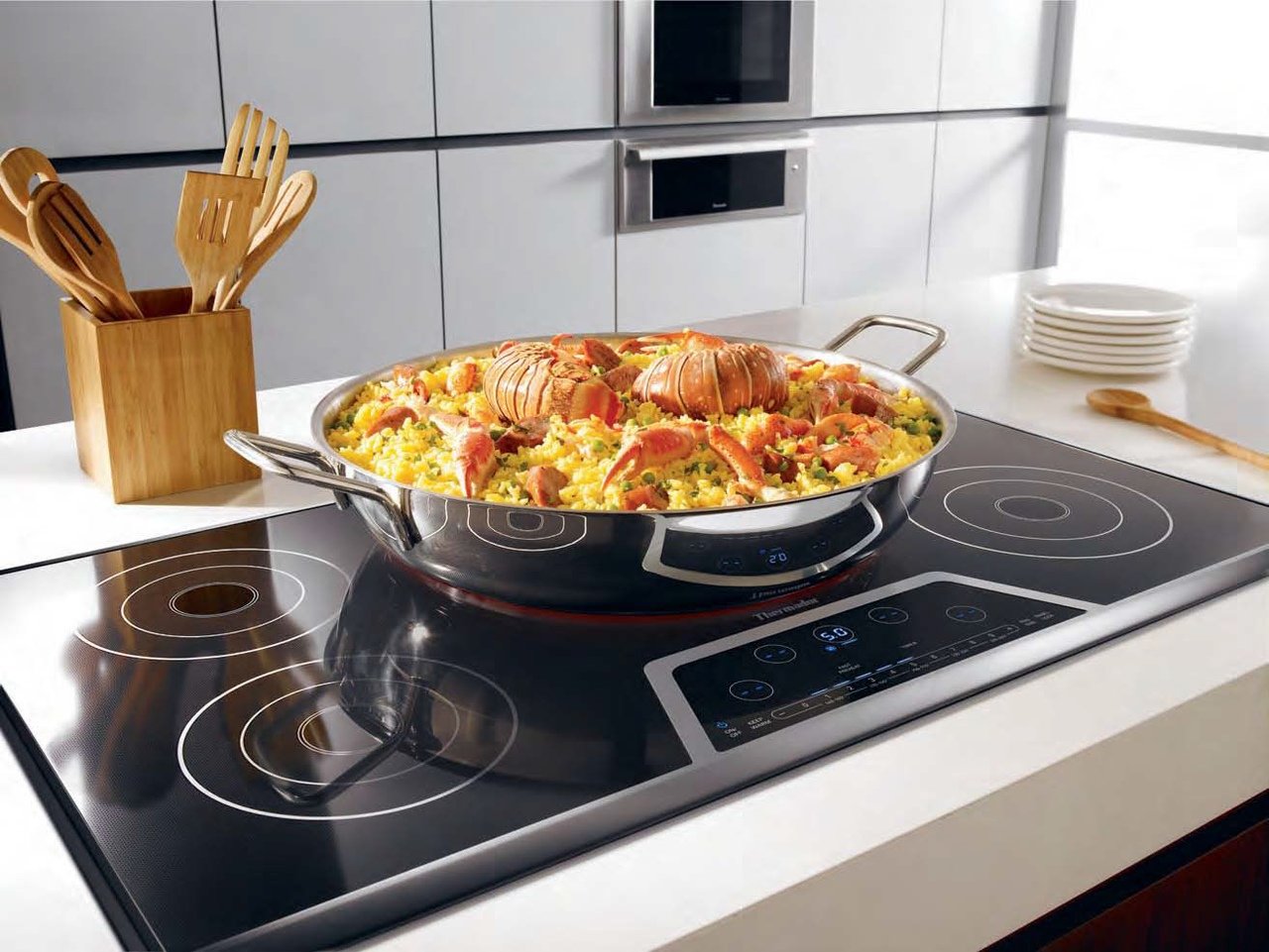 cucinare su un piano cottura in vetroceramica