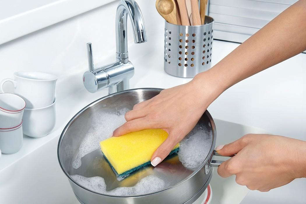 pulire il cibo bruciato