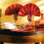 come piegare i tovaglioli in modo bello e decorativo