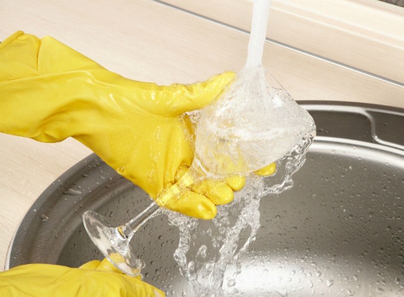 come lavare i bicchieri facilmente e velocemente