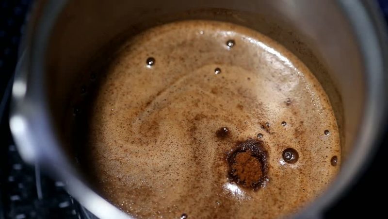 come pulire una padella con senape e caffè