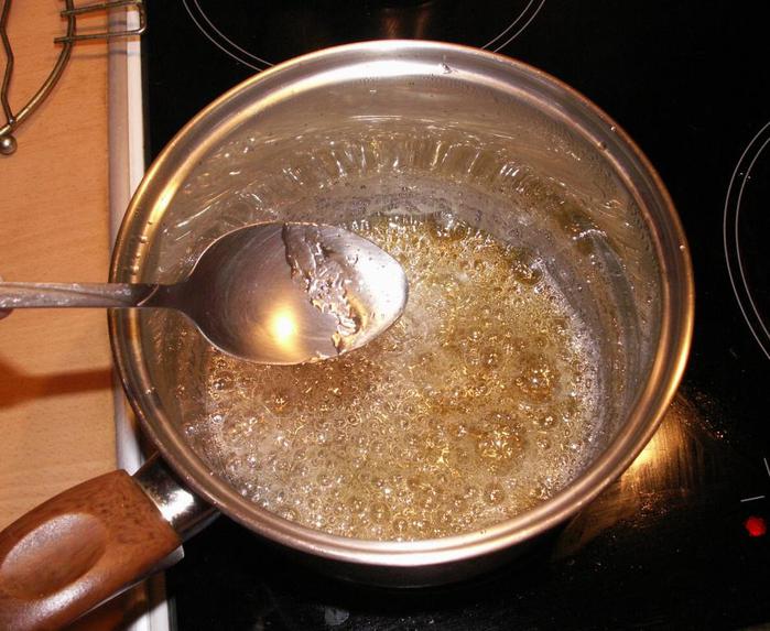come pulire lo zucchero da una padella