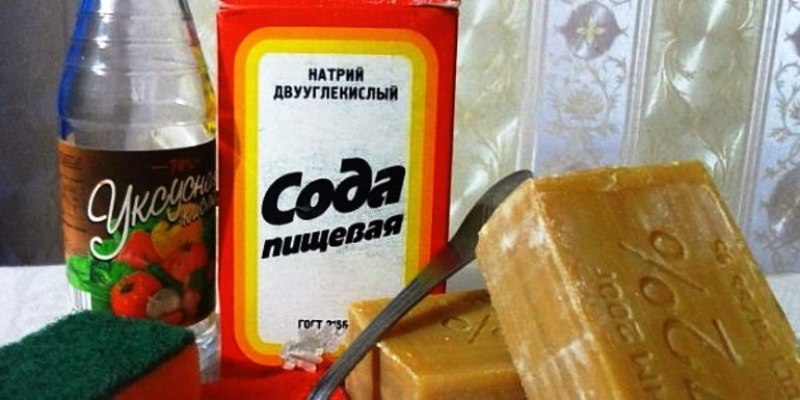 come pulire una padella dai depositi di carbonio