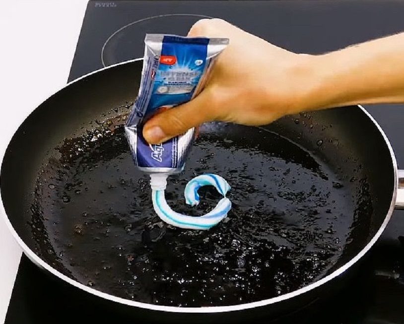 come pulire una padella con il dentifricio