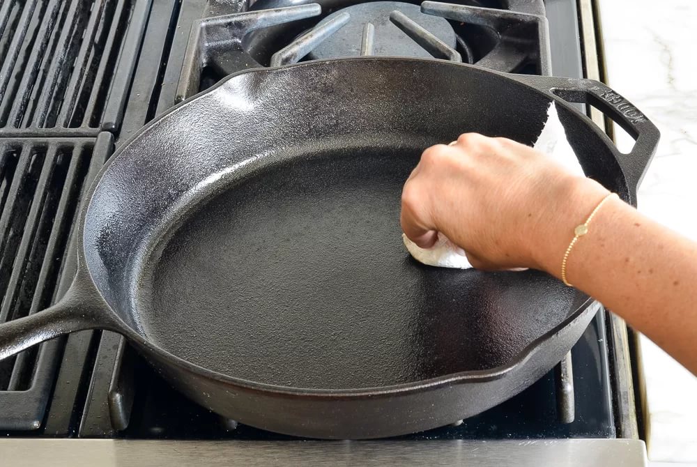come condire una padella di ghisa