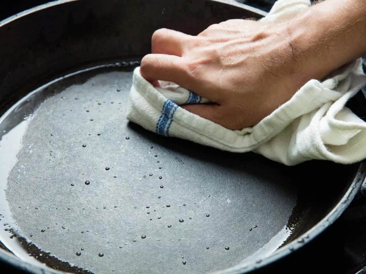 come condire una padella di ghisa