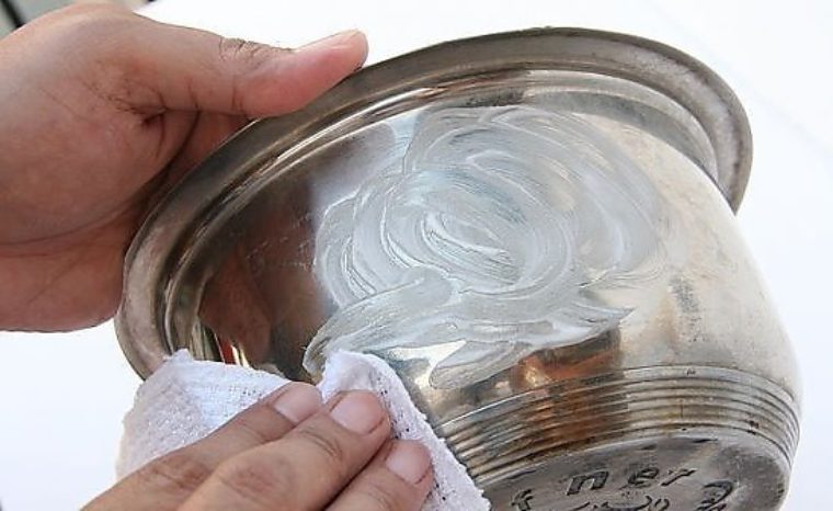 come ridare lucentezza a una pentola