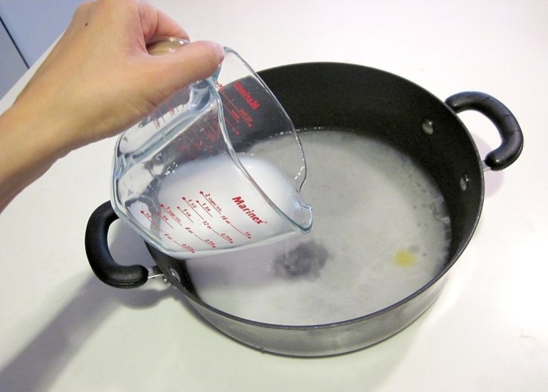 bicarbonato di sodio per pulire la padella