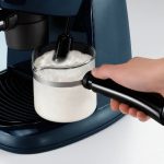 macchina per il caffè e cappuccino foto