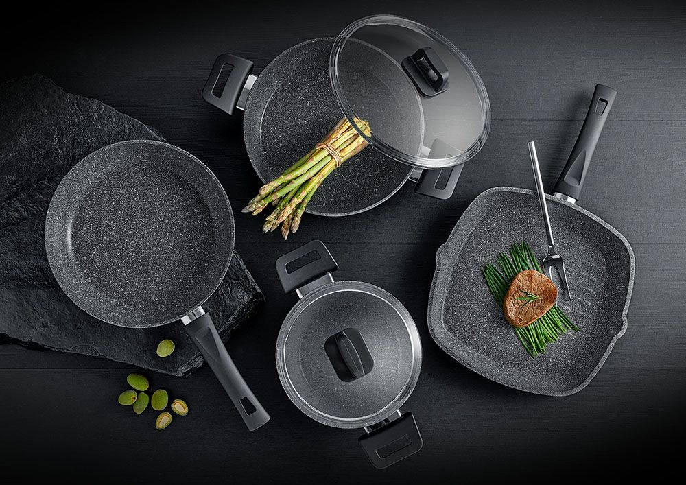 set di pentole rivestite in pietra