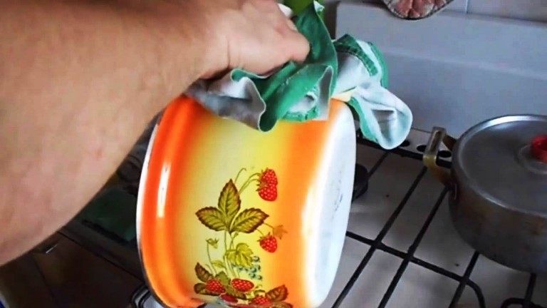 cura della pentola smaltata