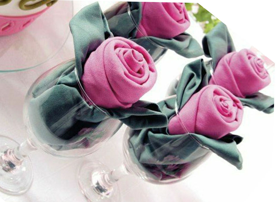 rosa in un bicchiere
