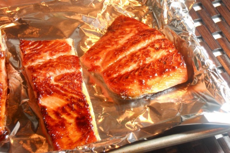 pesce al cartoccio per la cottura al forno