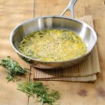 padella in acciaio inox con cibo