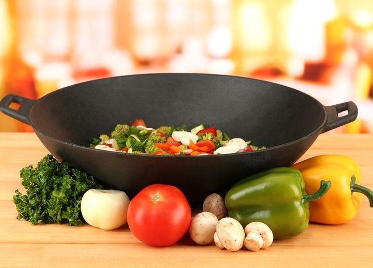 che aspetto ha una padella wok?
